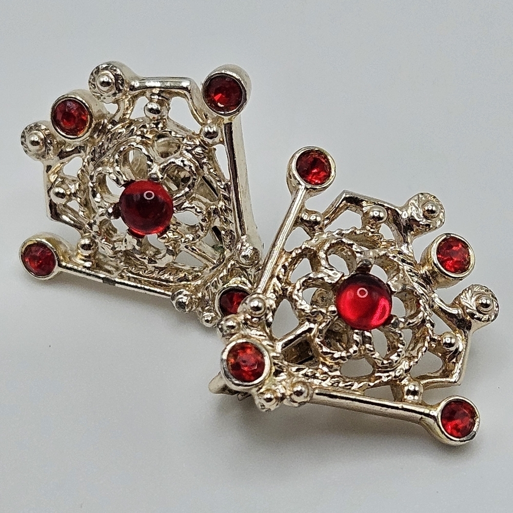 VINTAGE Sarah Coventry Cov Serenade 1970s Gold Tone Red Glass Clip Earrings